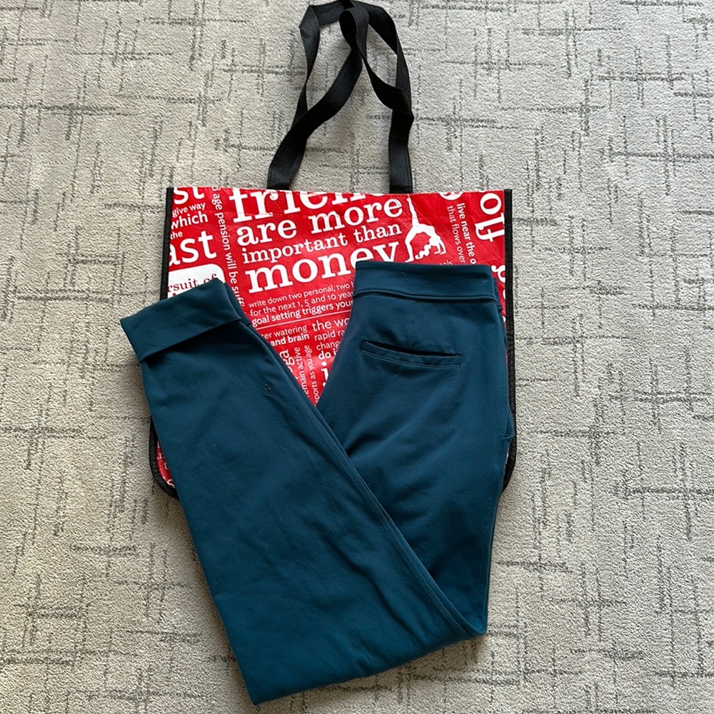 Lululemon EARLY ISSUE Jet Crop, size 2, Alberta Lake, Luon, Cuffs